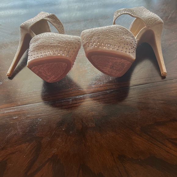 Size 10 Gianni Bini heels!! Gorgeous!! - Picture 3 of 5